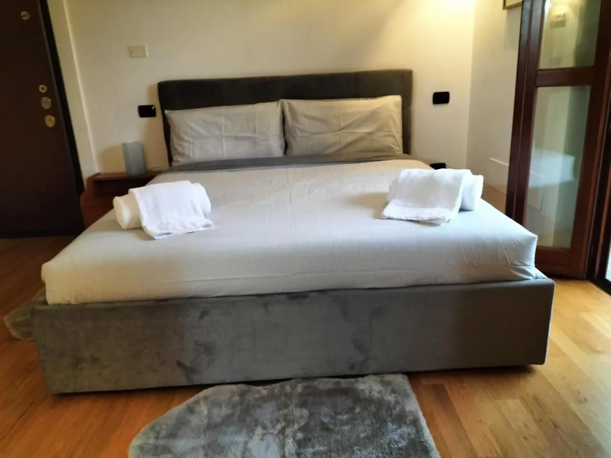 Casa Atene Milan